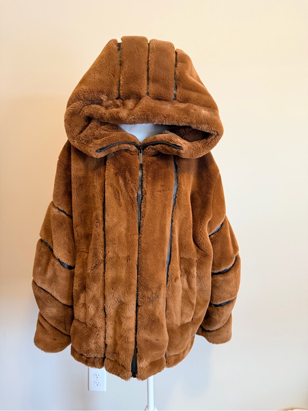 ALO Yoga Knockout Faux Fur Hooded Oversized  Jacket Chocolate Brown size medium - Picture 6 of 15